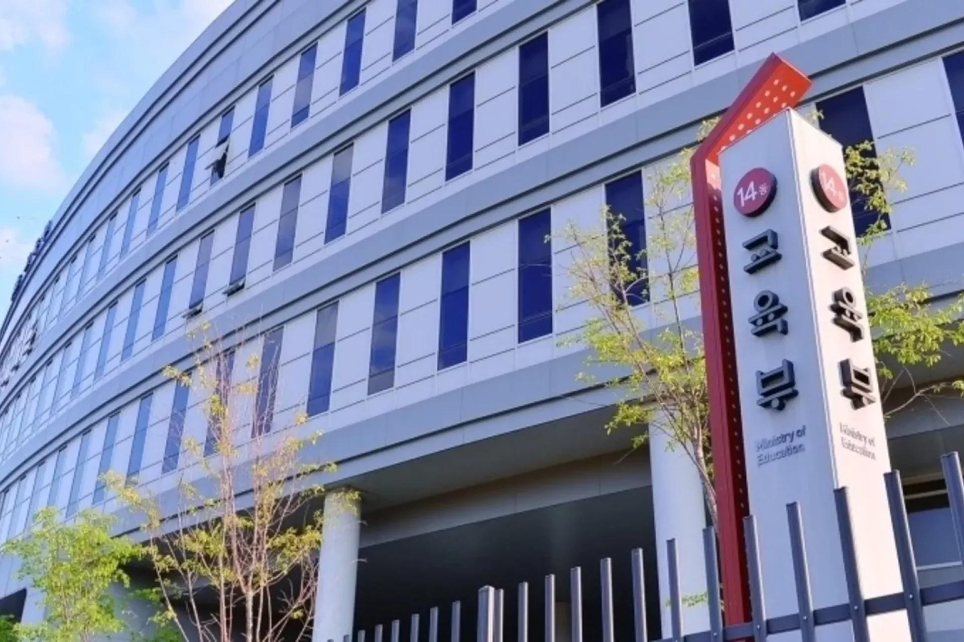 দক্ষিণ কোরিয়ায় পড়াশোনা: সপ্তাহে ২০–৩০ ঘণ্টা কাজ